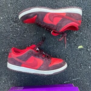 Nike SB Dunk Low "cherry" size 8.5